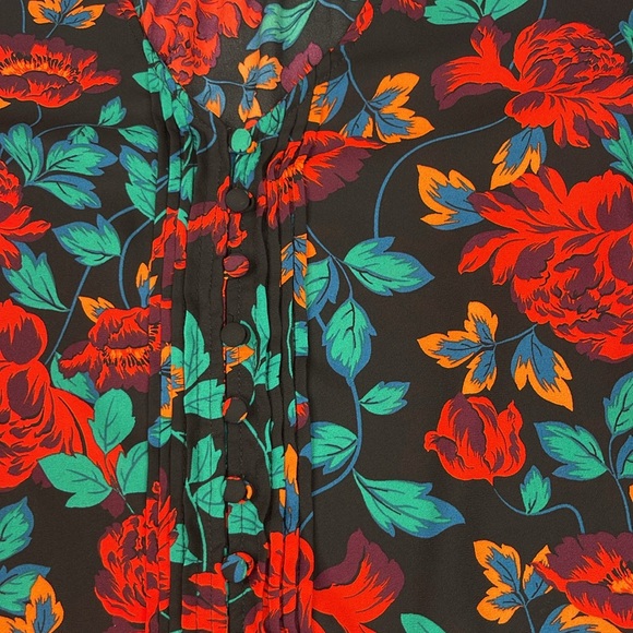 Torrid Georgette Pintuck Button Front Blouse Floral Size 3X (22-24) - Picture 6 of 12